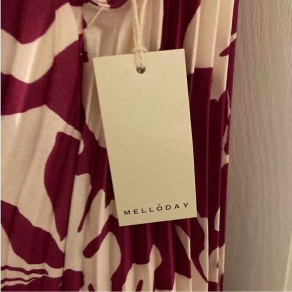 MELLODAY Pleated Floral Satin Magenta and Cream Patterned Maxi Dress Size 1X NWT - Picture 10 of 15